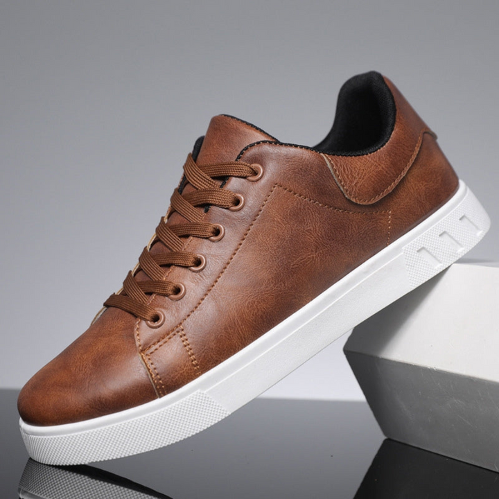 Men's Lace-Up Trainers in Classic Fit