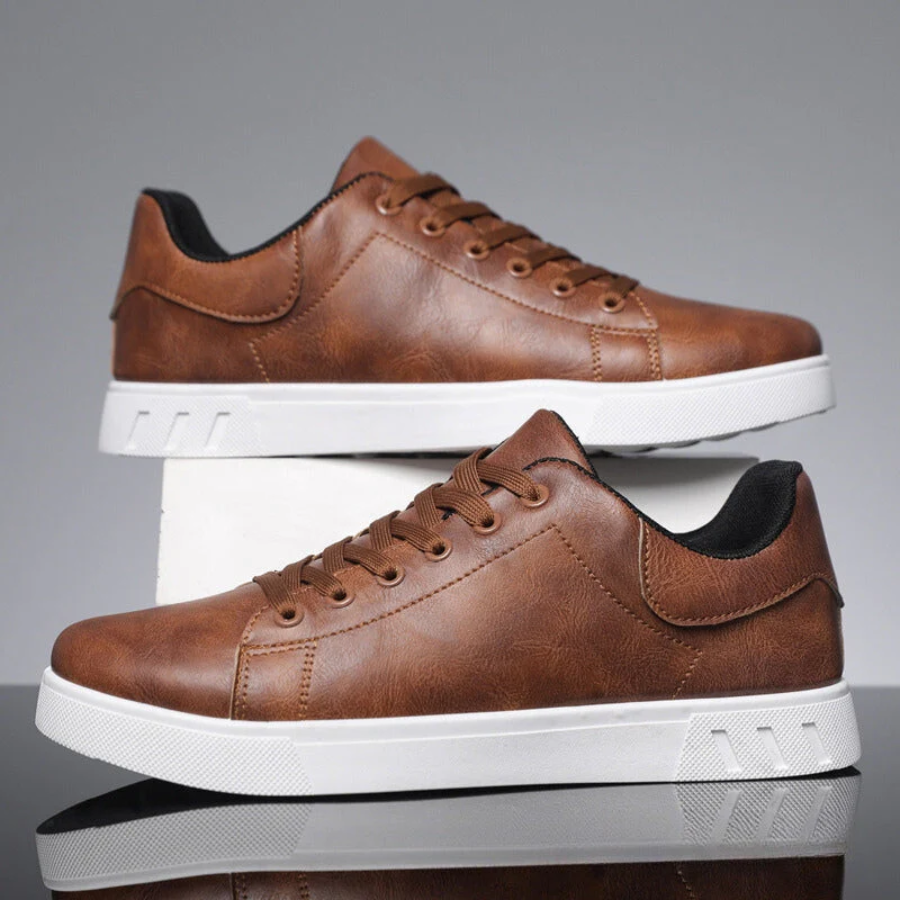 Men's Lace-Up Trainers in Classic Fit