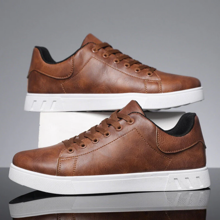 Men's Lace-Up Trainers in Classic Fit