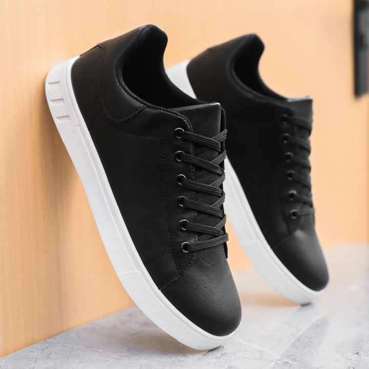 Men's Lace-Up Trainers in Classic Fit