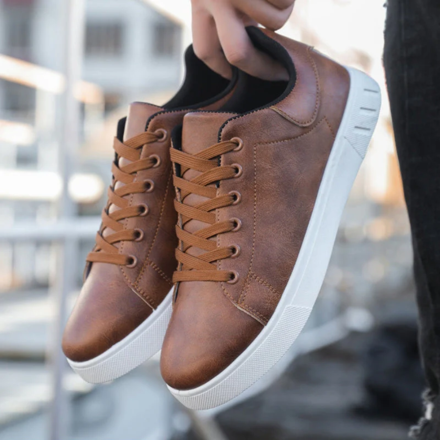 Men's Lace-Up Trainers in Classic Fit