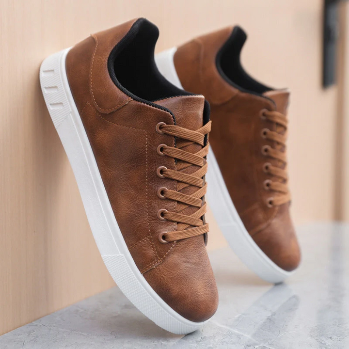 Men's Lace-Up Trainers in Classic Fit