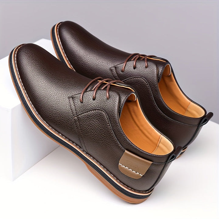 Men's Leather Lace-Up Derby Shoes in Classic Fit